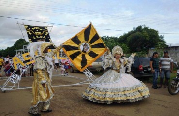 SEM APOIO - Com muita garra, Asfaltão realiza desfile na capital – Fotos