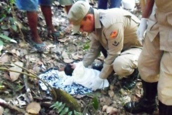 Bebê abandonado é encontrado no meio do mato em GO  