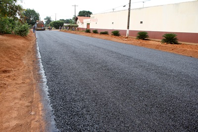 Projeto do DER deixa bairro asfaltado e com drenagem