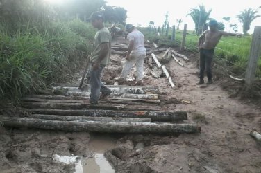 Moradores da linha 14 se revoltam com descaso da prefeitura