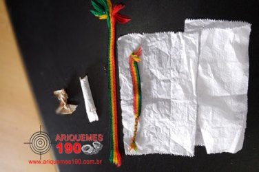 Polícia apreende adolescente usando maconha em escola