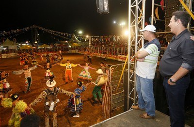 Maurão de Carvalho prestigia encerramento do arraial Flor do Cacto
