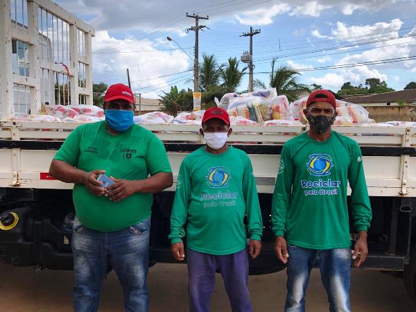 Famílias de catadores recebem doações em Porto Velho e Candeias 