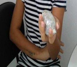 PRESÍDIO: Mulher é flagrada levando droga na vagina para esposo e irmão