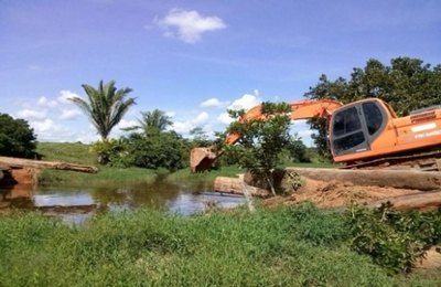 Produtores rurais se unem e constroem ponte