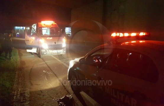 FUGIU: Motorista atropela violentamente jovem embaixo do viaduto na capital
