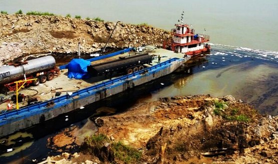 Rio Madeira permanece ameaçado em área de porto que desbarrancou 