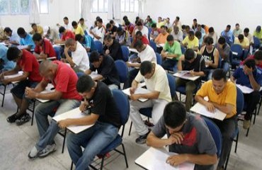 Concursos com inscrições abertas nesta segunda (15) somam quase 12 mil vagas com salários que chegam até a R$ 9.885,40 - Confira editais