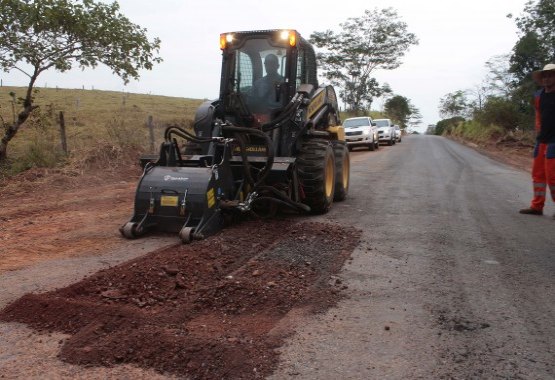 Governo investe em maquinário para recuperar rodovias estaduais