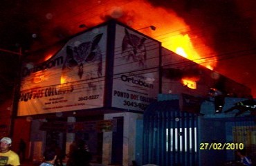 Incêndio de grande proporção no centro da Capital causa pânico e destrói depósito da Farmácia Popular - Fotos e vídeo