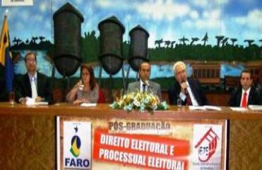 Uso da internet na campanha é discutida na palestra de abertura da especialização em Direito Eleitoral