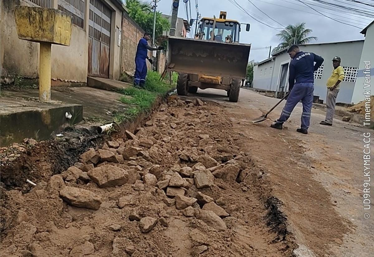 NOVA FLORESTA: Serviço de tapa-buracos na rua Vilhena é pedido do vereador Dr. Júnior Queiroz