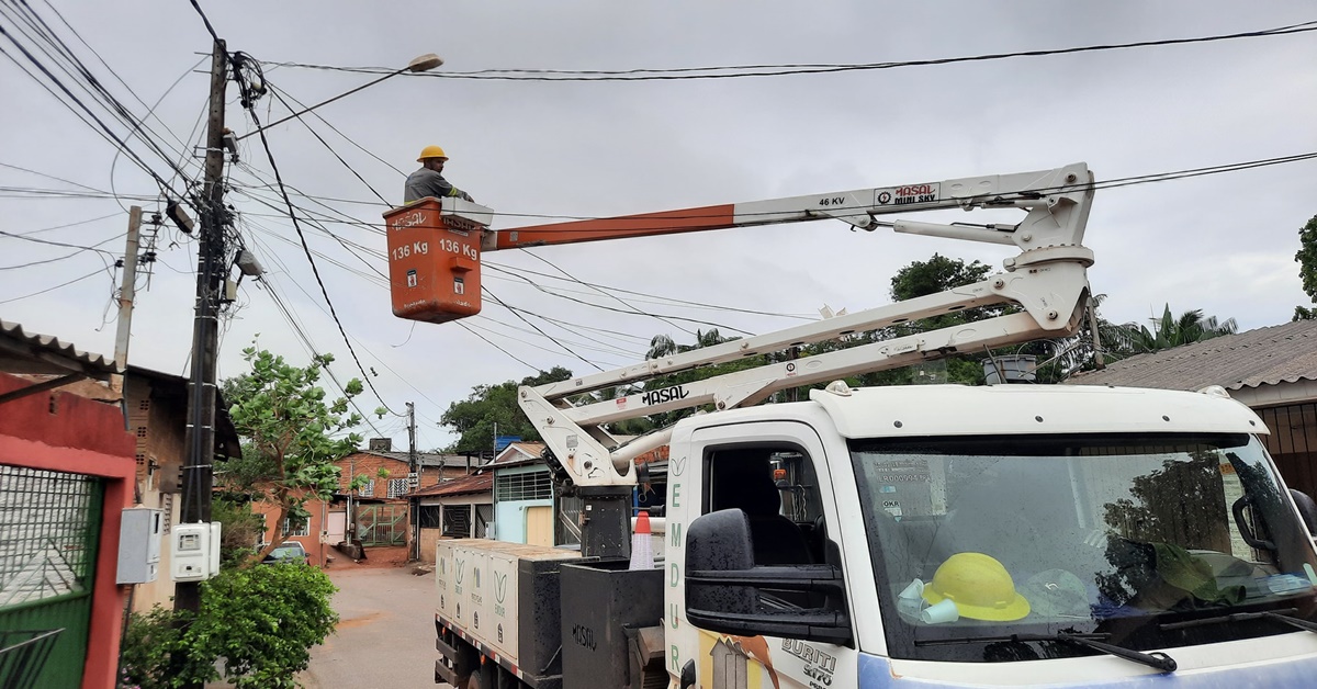 ILUMINAÇÃO: Bairro Costa e Silva recebe serviços de manutenção a pedido de Paulo Tico 