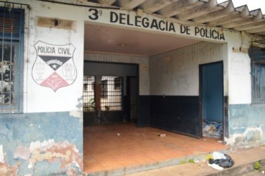 Delegacia abandonada vira ponto de sexo e drogas no Centro da capital - VÍDEO