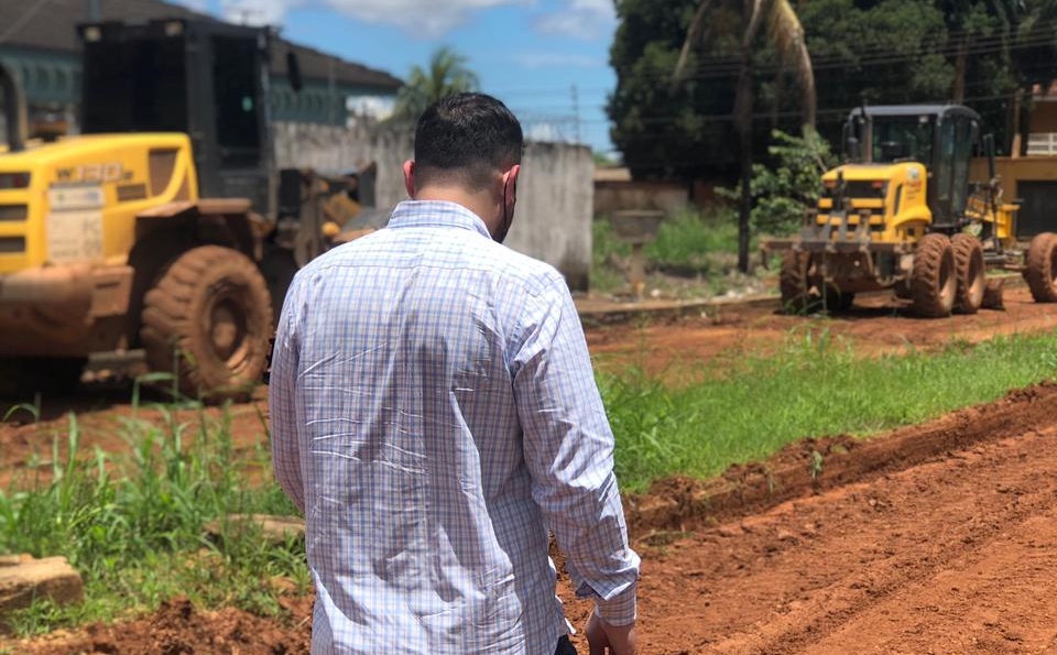 Vereador Marcio Oliveira tem pedido atendido e Rua Veneza recebe patrolamento 