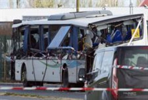 Acidente com ônibus escolar mata 6 adolescentes na França