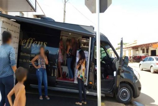 Van da Carmen Steffens é roubada após sair da cidade