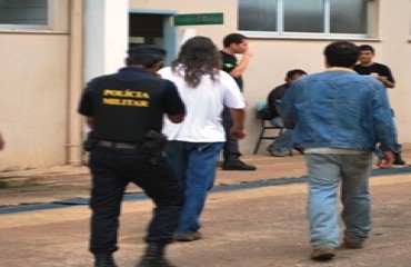 ELEIÇÕES 2010 - Candidato Heavy Ney é preso em flagrante fazendo propaganda ilegal dentro de escola