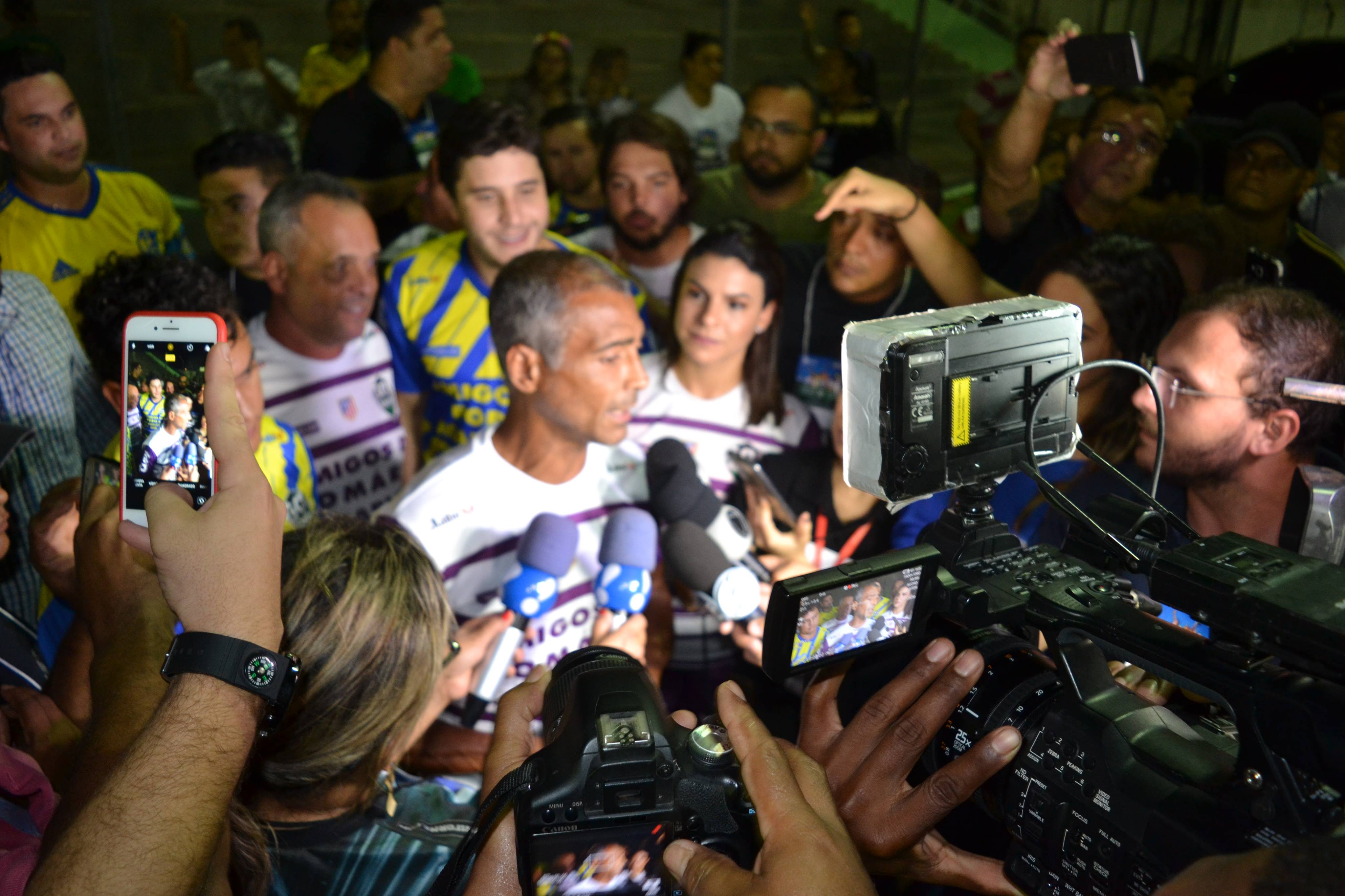 Time de Romário nocauteia o do Popó em jogo Beneficente