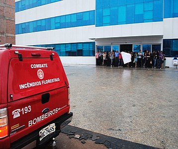 Temporal rompe dreno e alaga prédio anexo do CPA