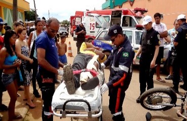 PERIGO - Falta de sinalização provoca acidente com motocicletas e deixa mototaxista ferido - FOTOS e VÍDEO