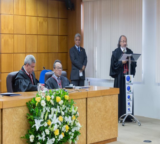 Sansão Saldanha é eleito presidente do TRE