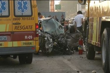 Suspeito de estupro em fuga morre após bater o carro