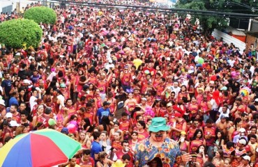 CARNAVAL 2011 - Banda do Vai Quem Quer arrasta milhares na ruas do centro de Porto Velho no primeiro ano sem Manelão