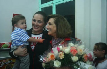 VILHENA – Supernanny é recebida com festa no aeroporto municipal 