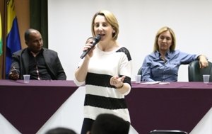 Colaboradores de longo tempo recebem Jaqueline Cassol em primeira reunião de campanha