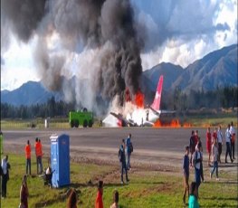 Boeing pega fogo durante pouso em aeroporto no Peru