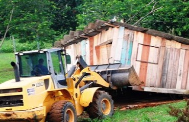 REINTEGRAÇÃO DE POSSE – Justiça determina retirada de cinco famílias de propriedade particular – Veja fotos