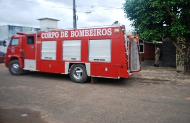 Jovem tem quarto incendiado e vai para o pronto socorro com queimaduras de 2º grau - Vídeo e Fotos