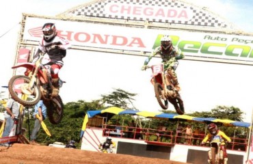 Publico de Alvorada prestigiar show dos pilotos na 2ª Etapa do Estadual de Motocross