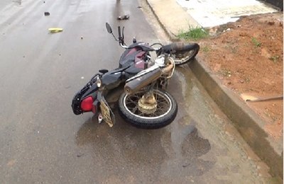 Motociclista sofre grave acidente em choque com automóvel