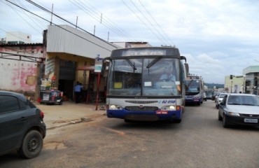 PORTO VELHO - Usuários de transporte coletivo sofrem com atrasos e precariedade dos ônibus  