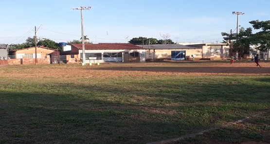 NO TRÊS MARIAS: Semusb atende pedido de Alan Queiroz e limpa campo e praça 