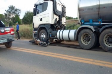 Carreta  passa por cima de motociclista na BR-364