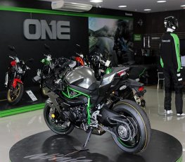 Kawasaki One vende única Ninja H2 Carbon do Brasil