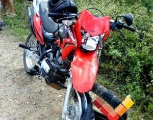 Motorista bate de frente com moto e foge do local sem prestar socorro