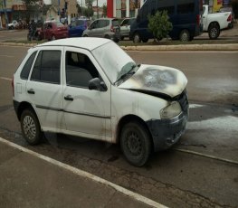 SINISTRO: Carro oficial do Governo do Estado pega fogo no trânsito