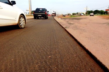 Idoso fica gravemente ferido após cair de moto na BR 364