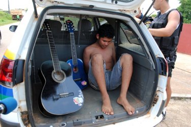 Acusado de integrar quadrilha que roubou residência no centro é preso após perseguição
