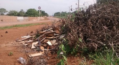 Prestes a ser inaugurada estrada vira ponto de lixões
