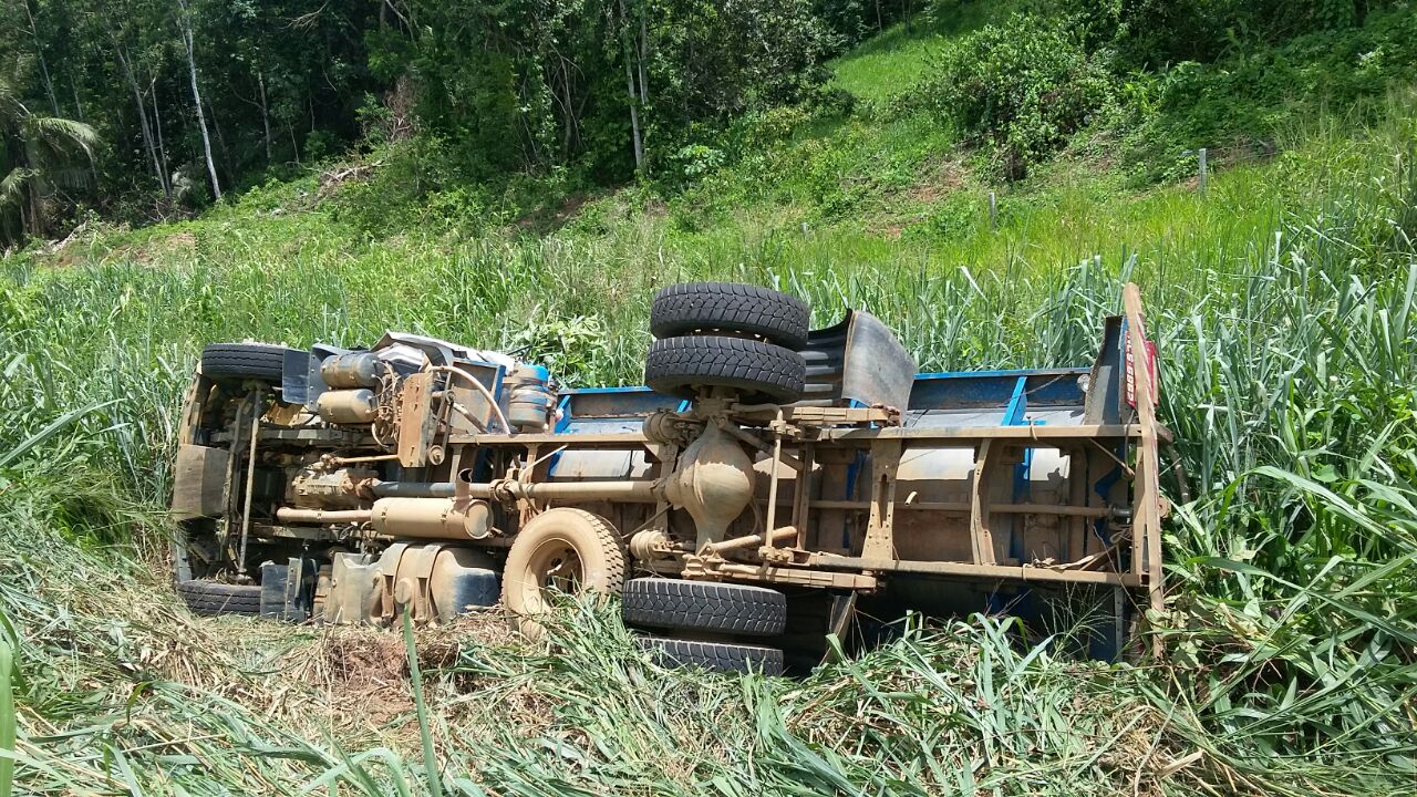 BR-364: Bitrem carregado com Sulfato de Amônia e caminhão-tanque se acidentam