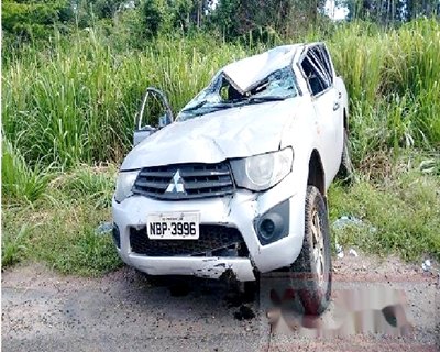 Caminhonete da CAERD capota na BR-435 e servidores são hospitalizados