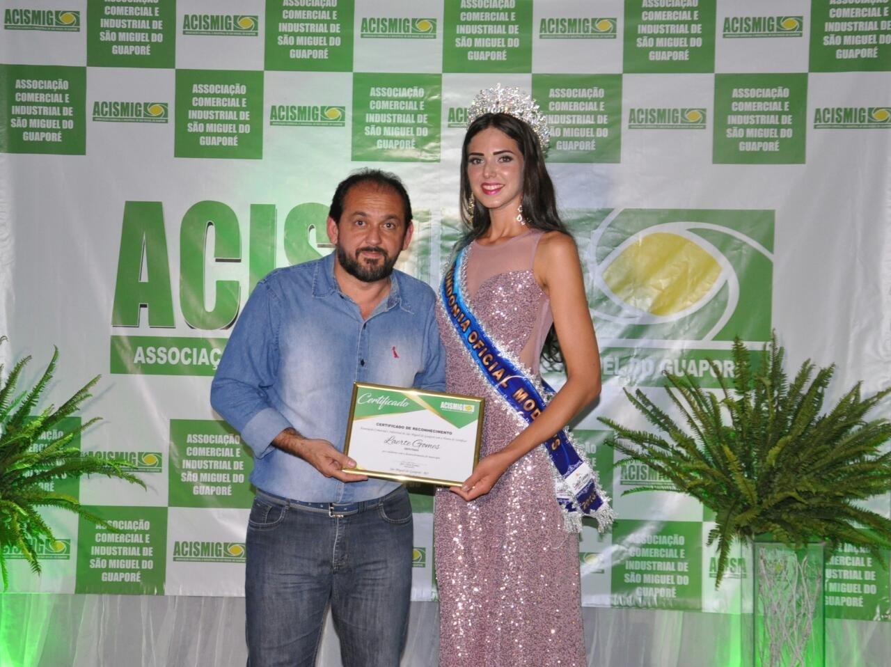 ACISMIG homenageia Laerte Gomes por seu apoio ao desenvolvimento do município