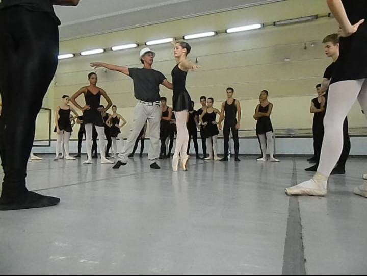 Professor de ballet  cubano ministra curso em Porto Velho