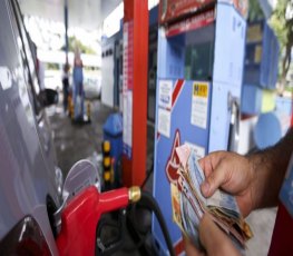 Com alta de imposto, litro da gasolina já chega a R$ 4,39 