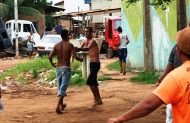 Briga entre cachaceiros termina com dois presos e um ferido - Veja fotos